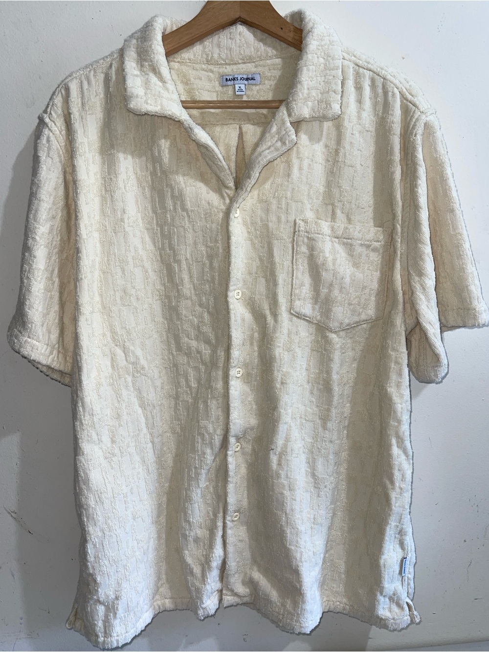 Banks Journal Men's Cream Short-Sleeve Casual Button-Down Shirt - Terry Texture
